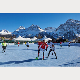 Arosa Ice Snow Football Action | © Arosa Tourismus / Nina Hardegger-Mattli